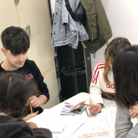 Fes reforç escolar per a la inclusió social